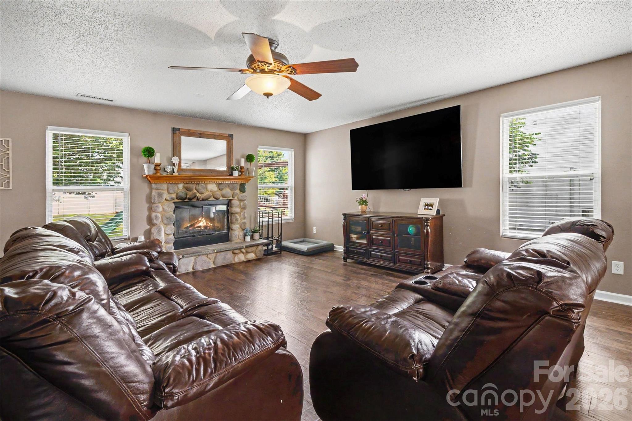 1505 Morning Dove Way — Clover