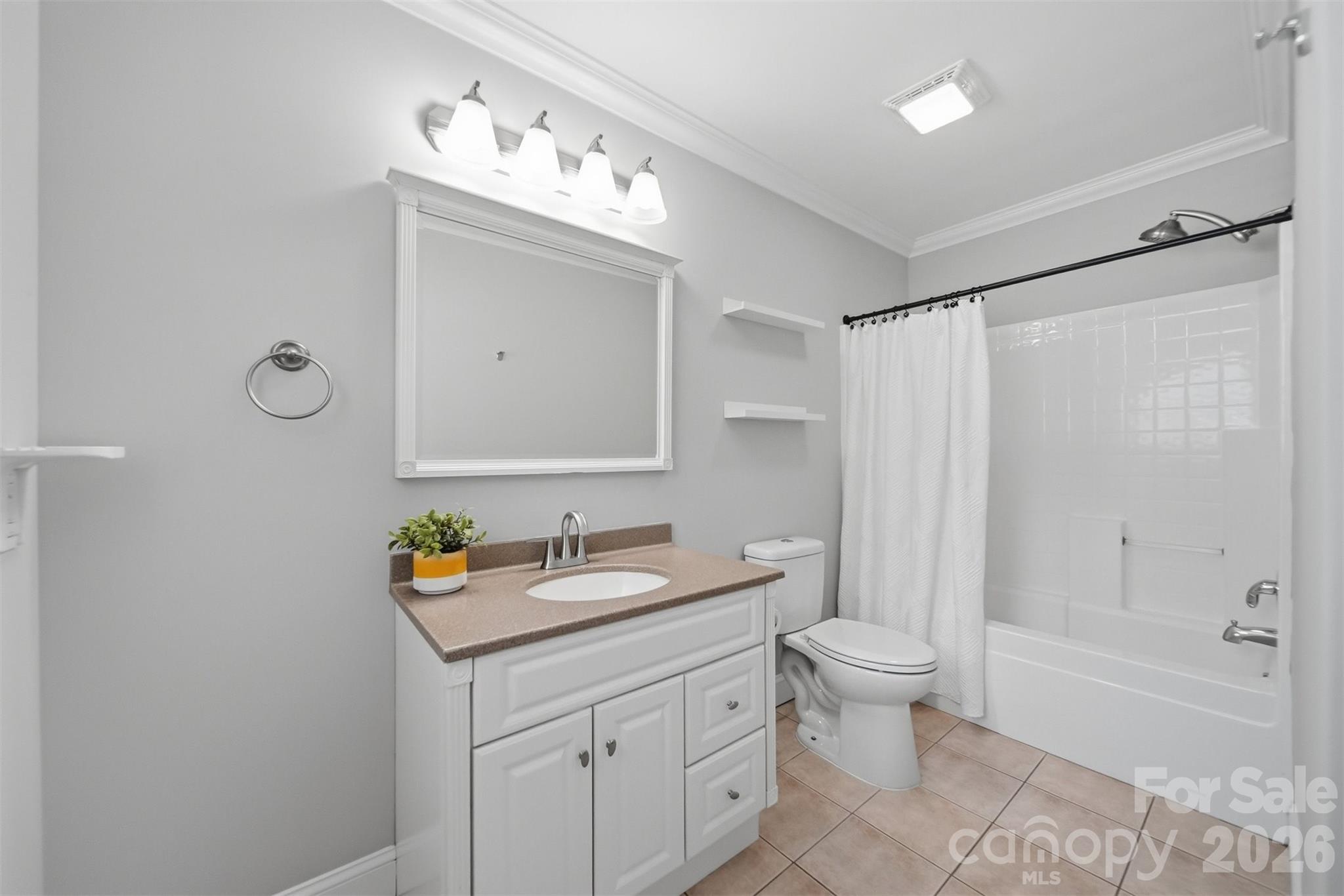 1245 34th Avenue NE — Hickory