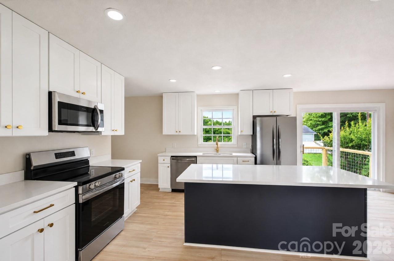 1195 Holly Springs Road — Lyman