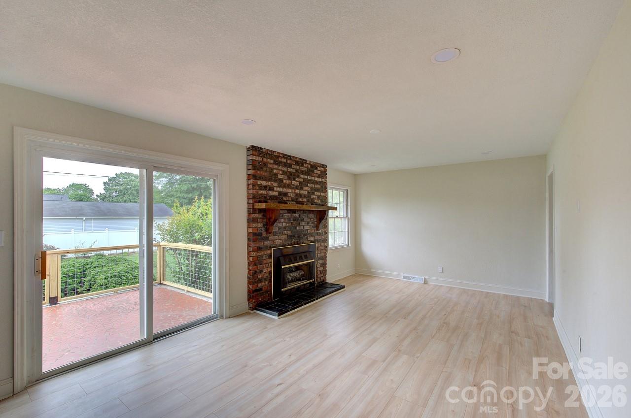 1195 Holly Springs Road — Lyman