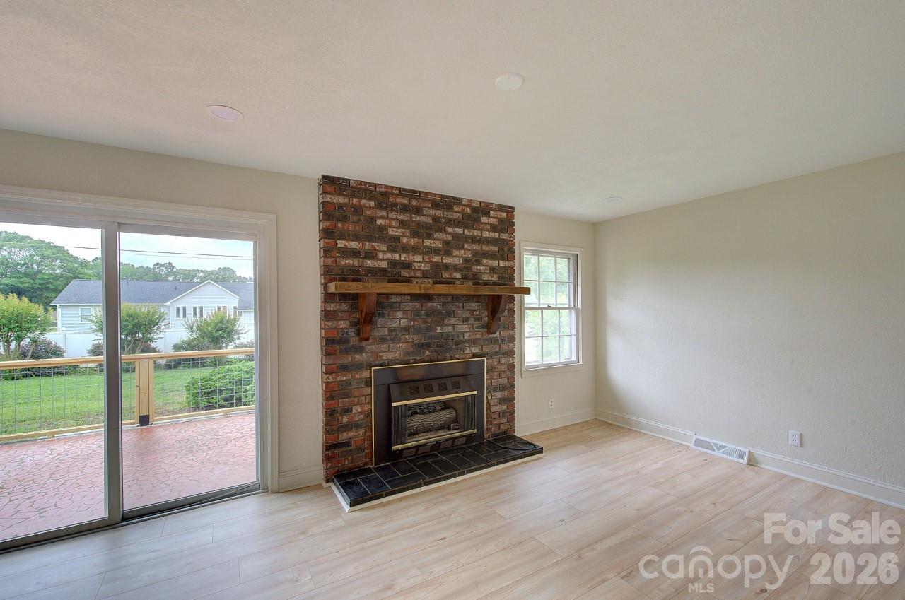 1195 Holly Springs Road — Lyman
