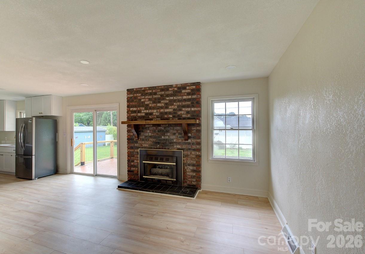 1195 Holly Springs Road — Lyman