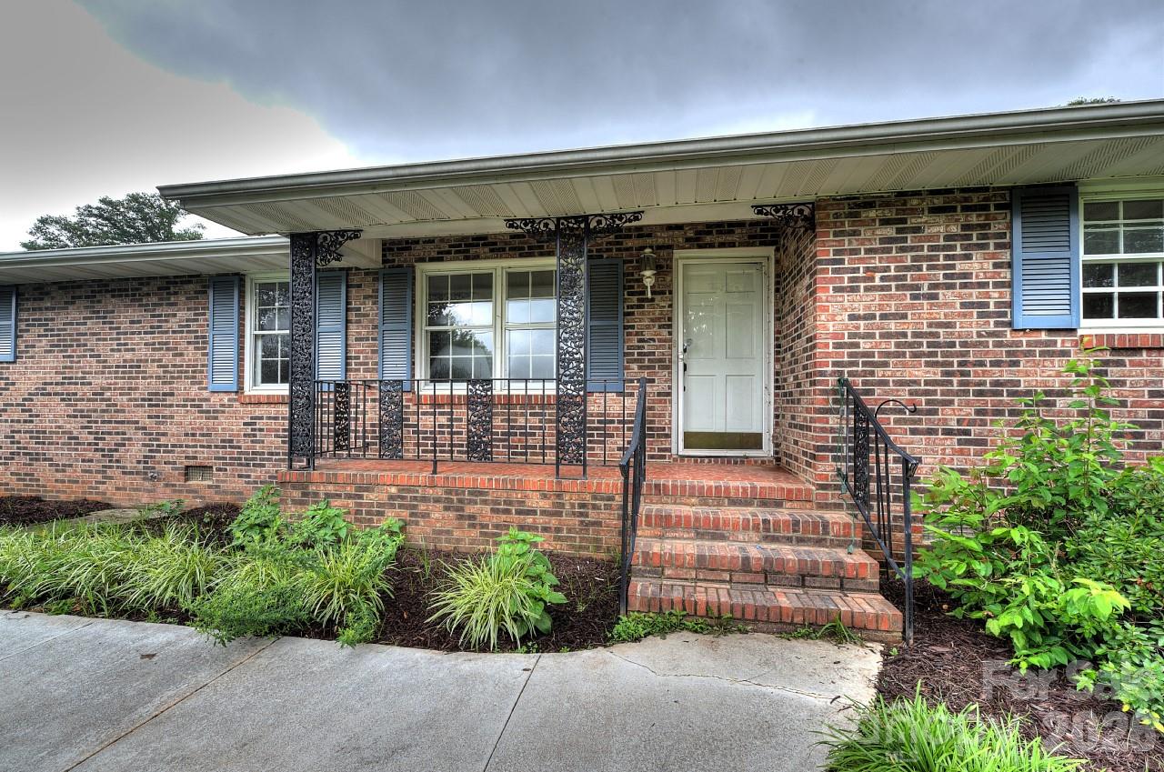 1195 Holly Springs Road — Lyman