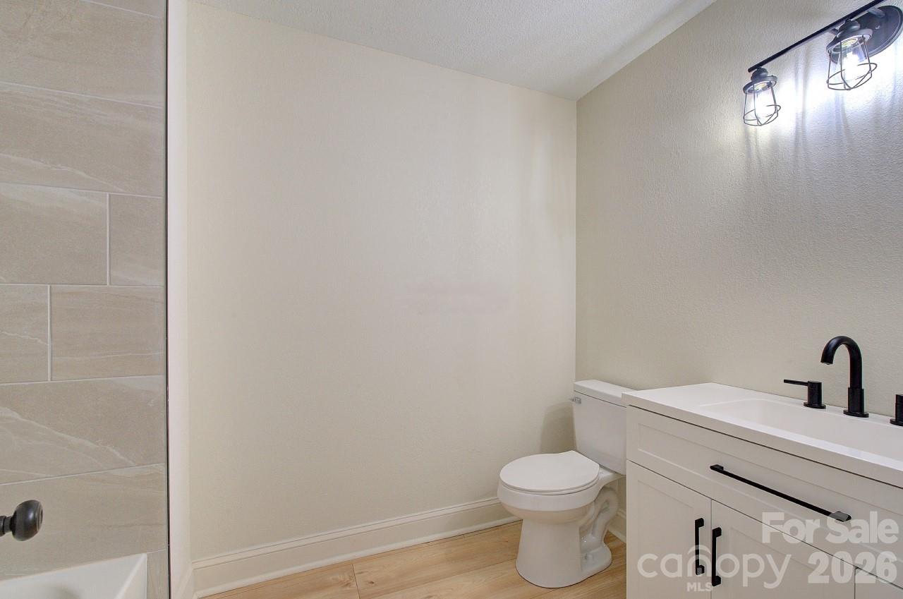 1195 Holly Springs Road — Lyman
