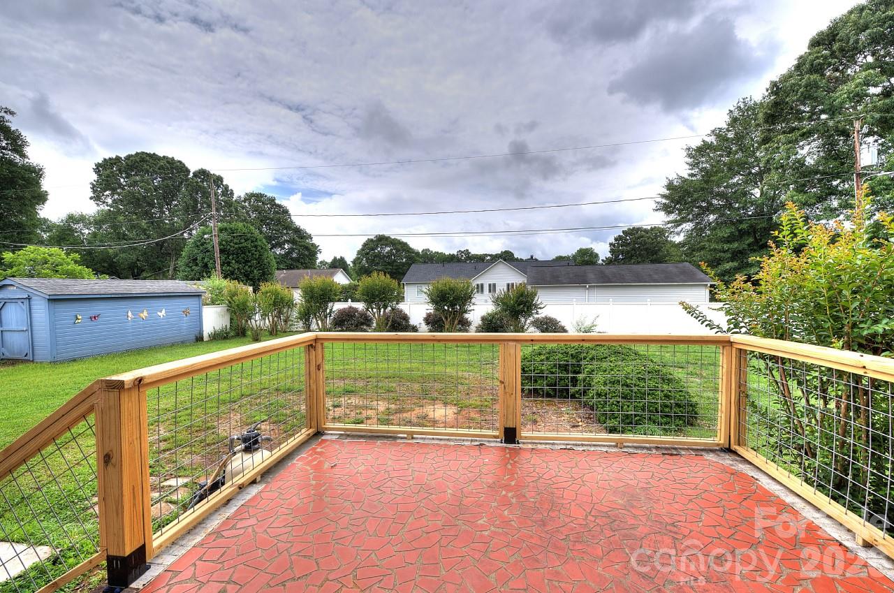1195 Holly Springs Road — Lyman