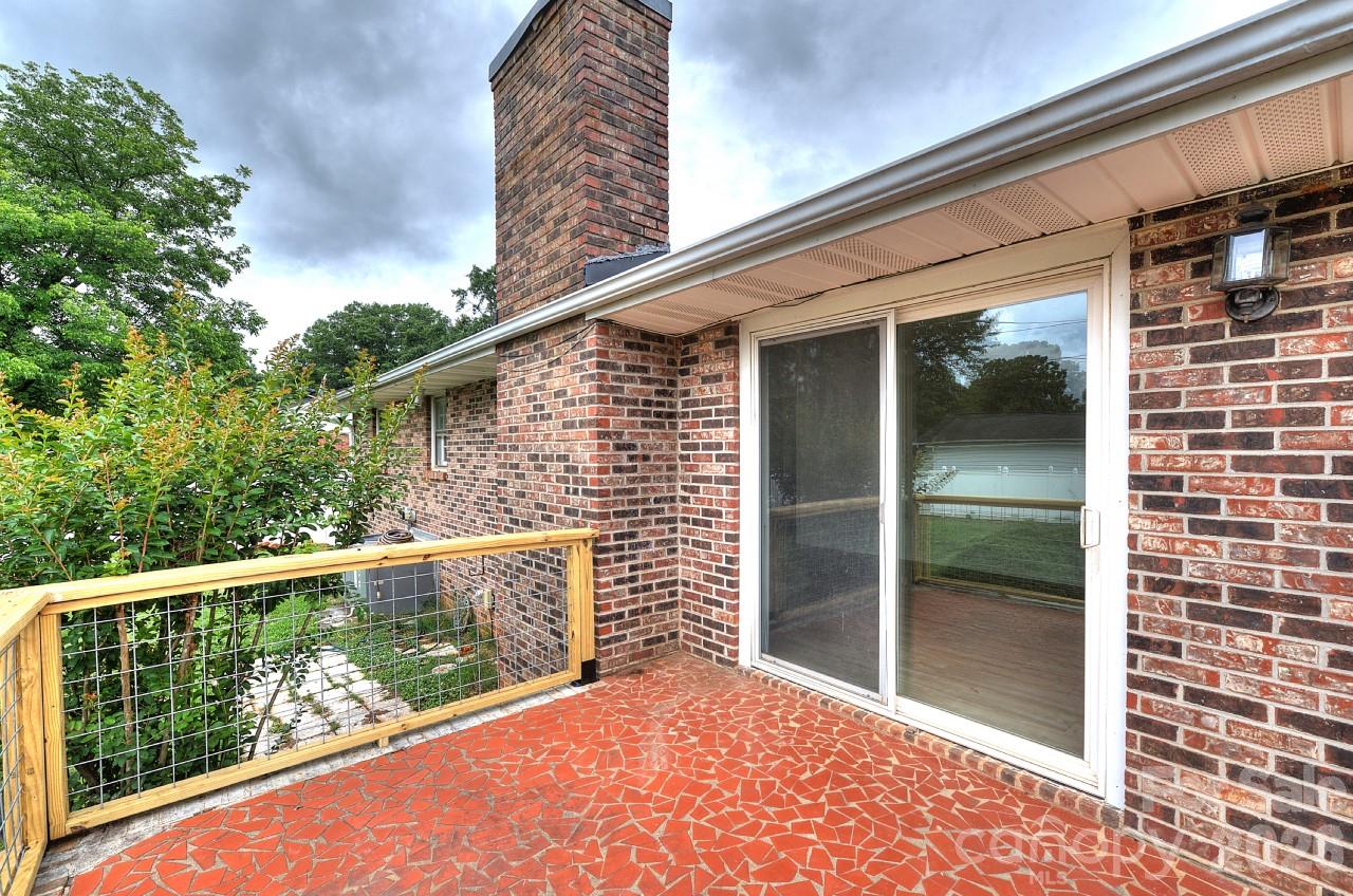 1195 Holly Springs Road — Lyman