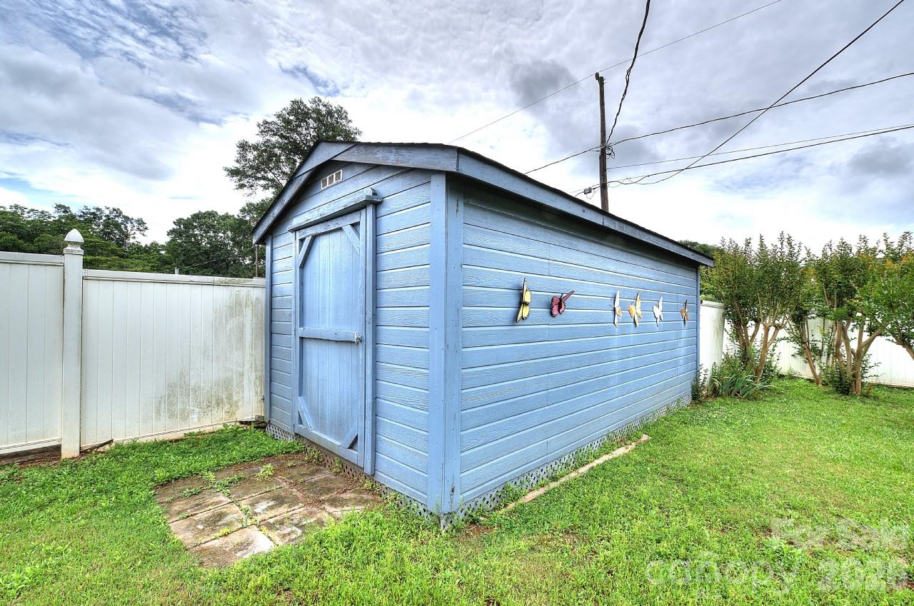 1195 Holly Springs Road — Lyman