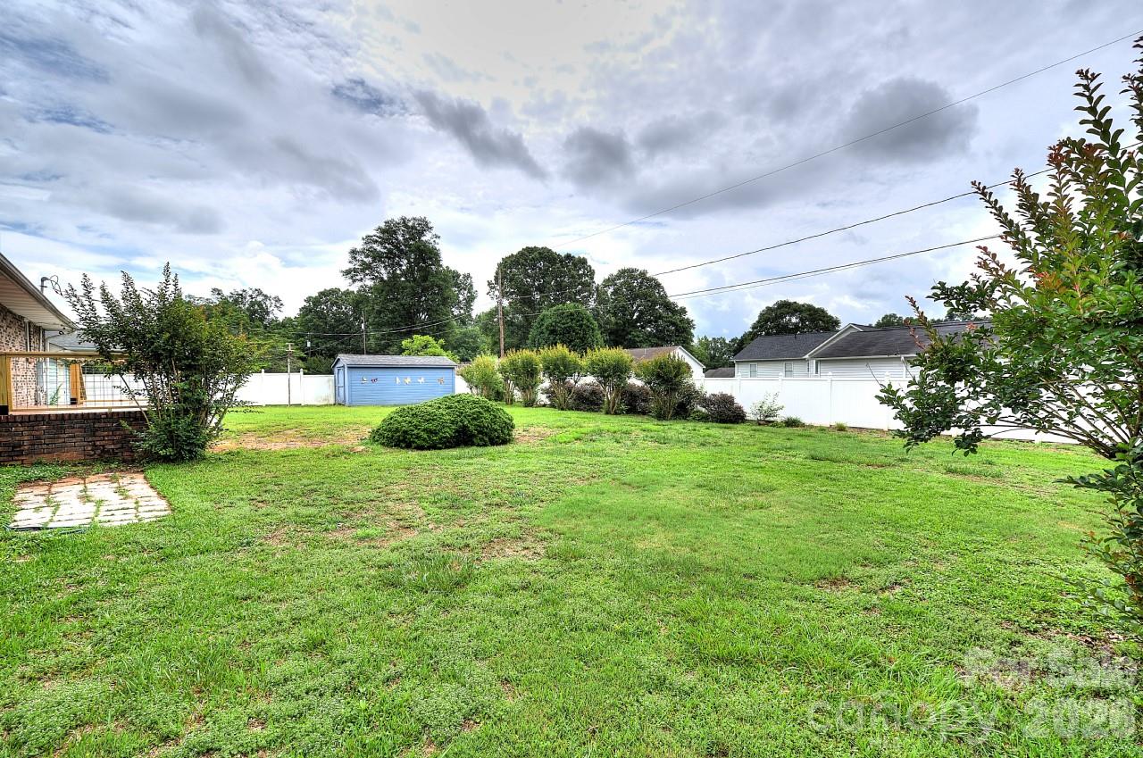 1195 Holly Springs Road — Lyman