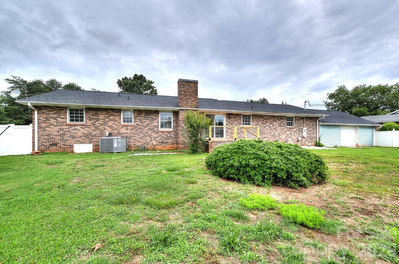 1195 Holly Springs Road — Lyman