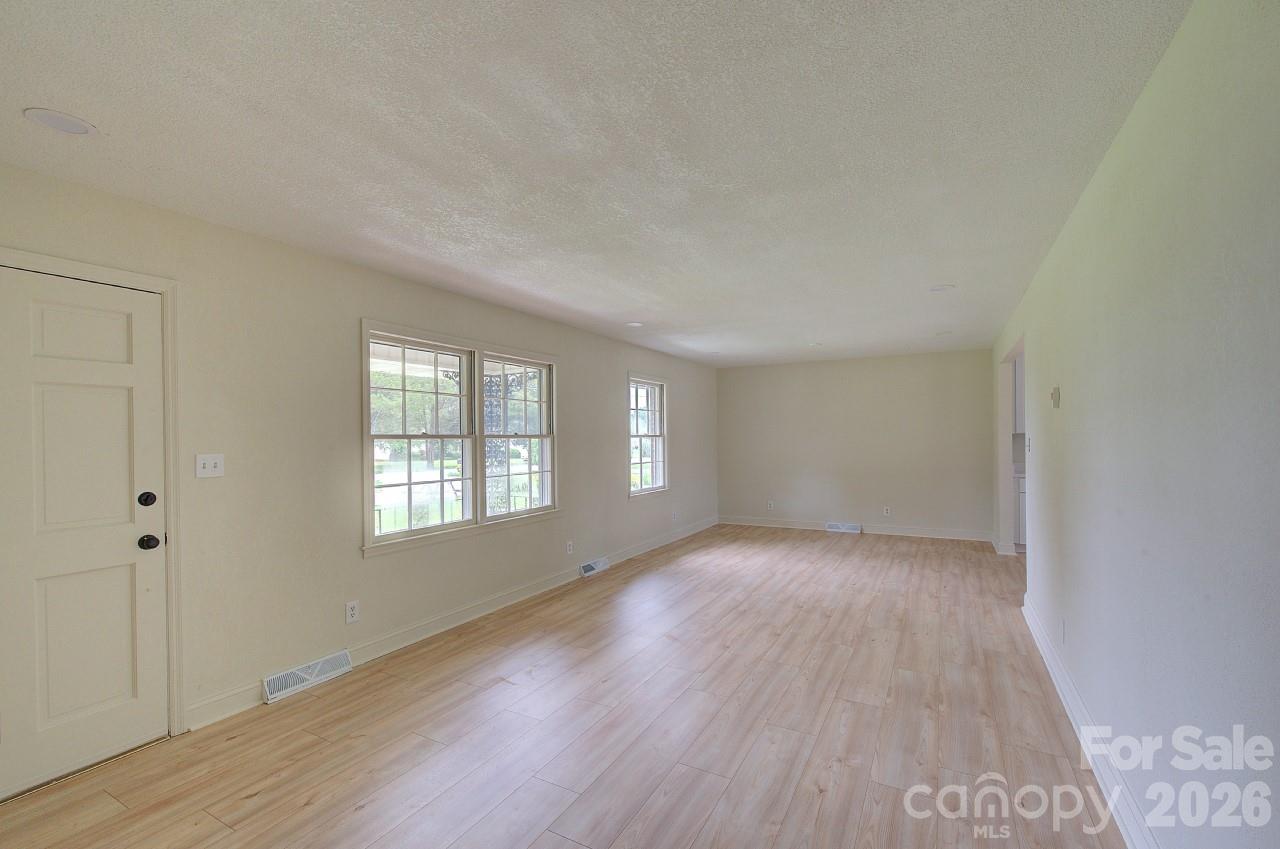 1195 Holly Springs Road — Lyman