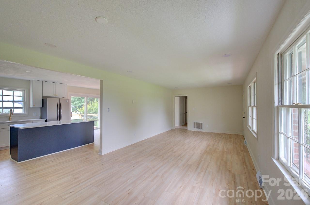 1195 Holly Springs Road — Lyman