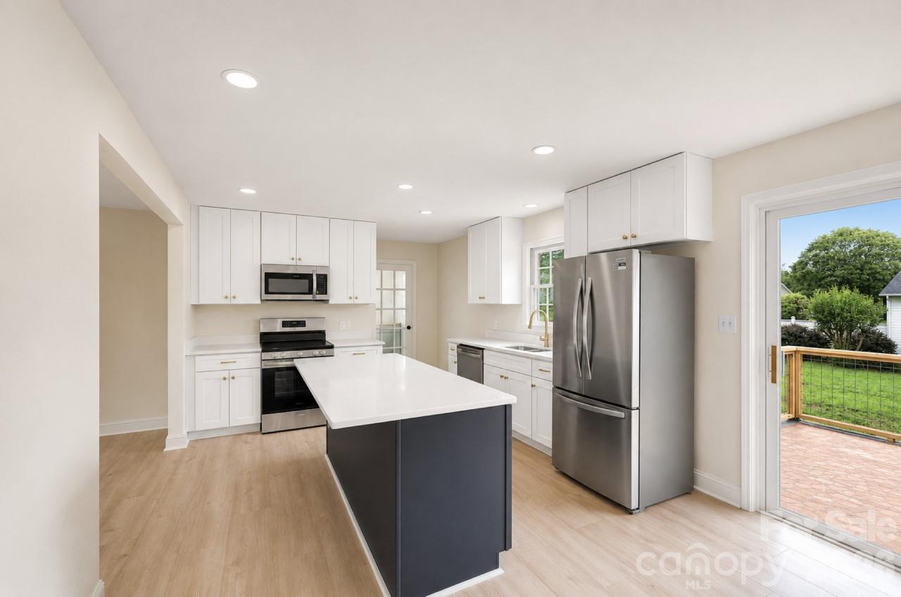 1195 Holly Springs Road — Lyman