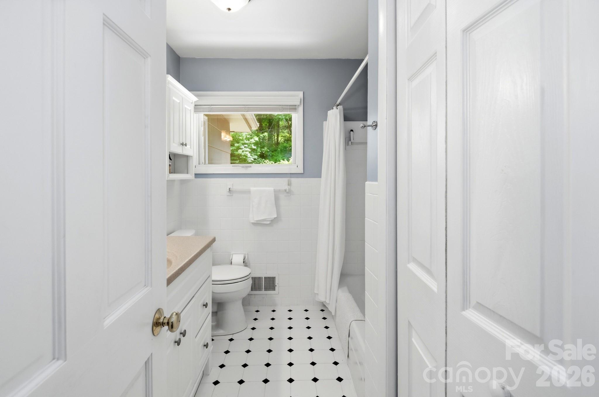 7 Woodbury Road — Asheville