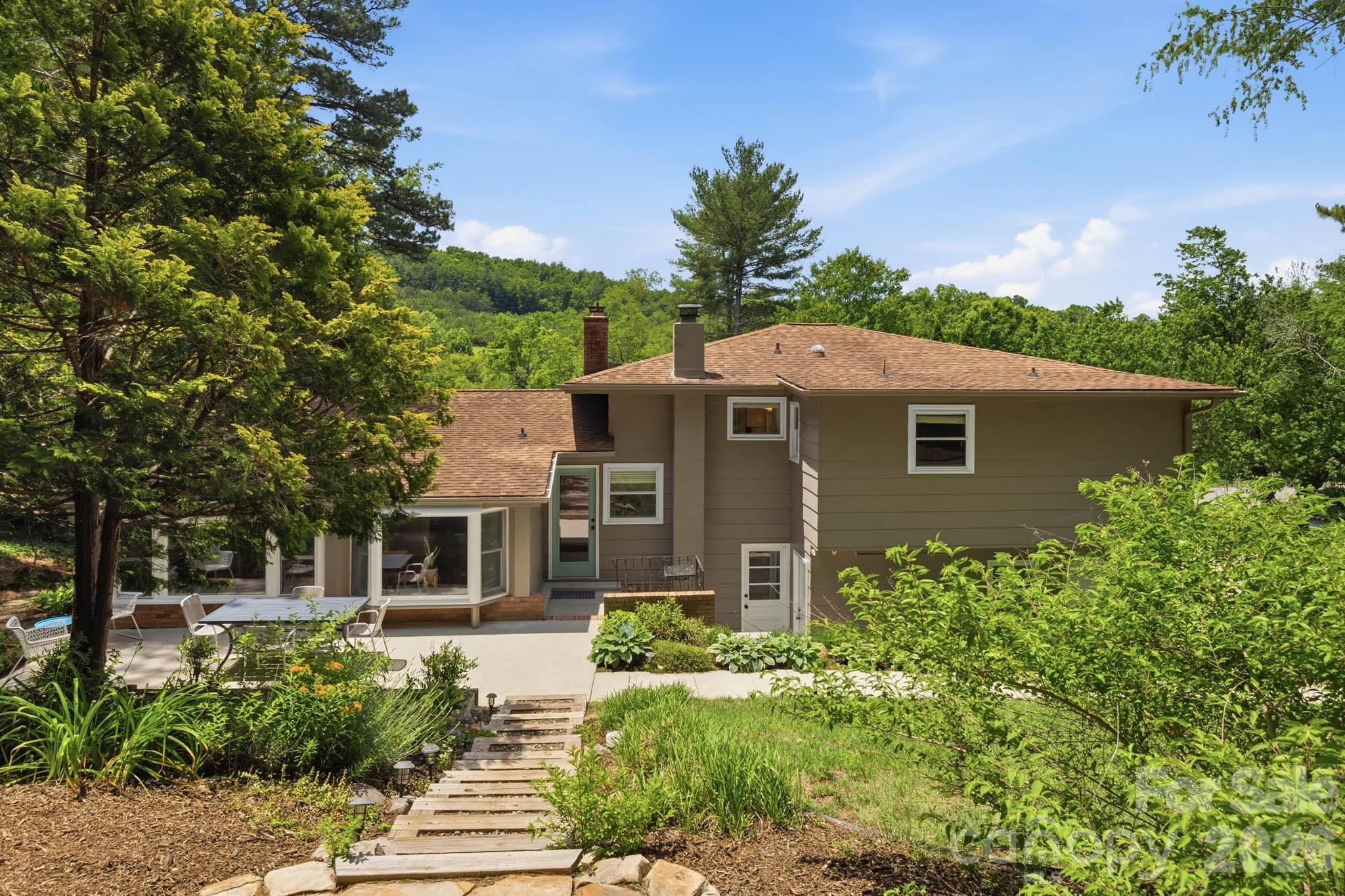 7 Woodbury Road — Asheville
