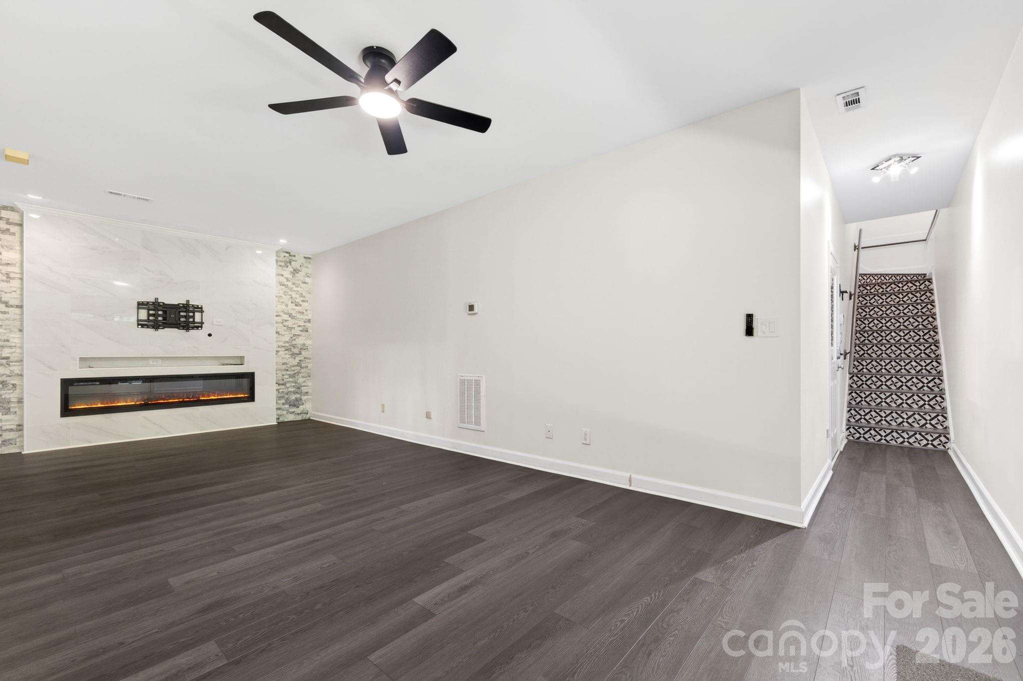 9131 N Pine Hill Lane — Charlotte