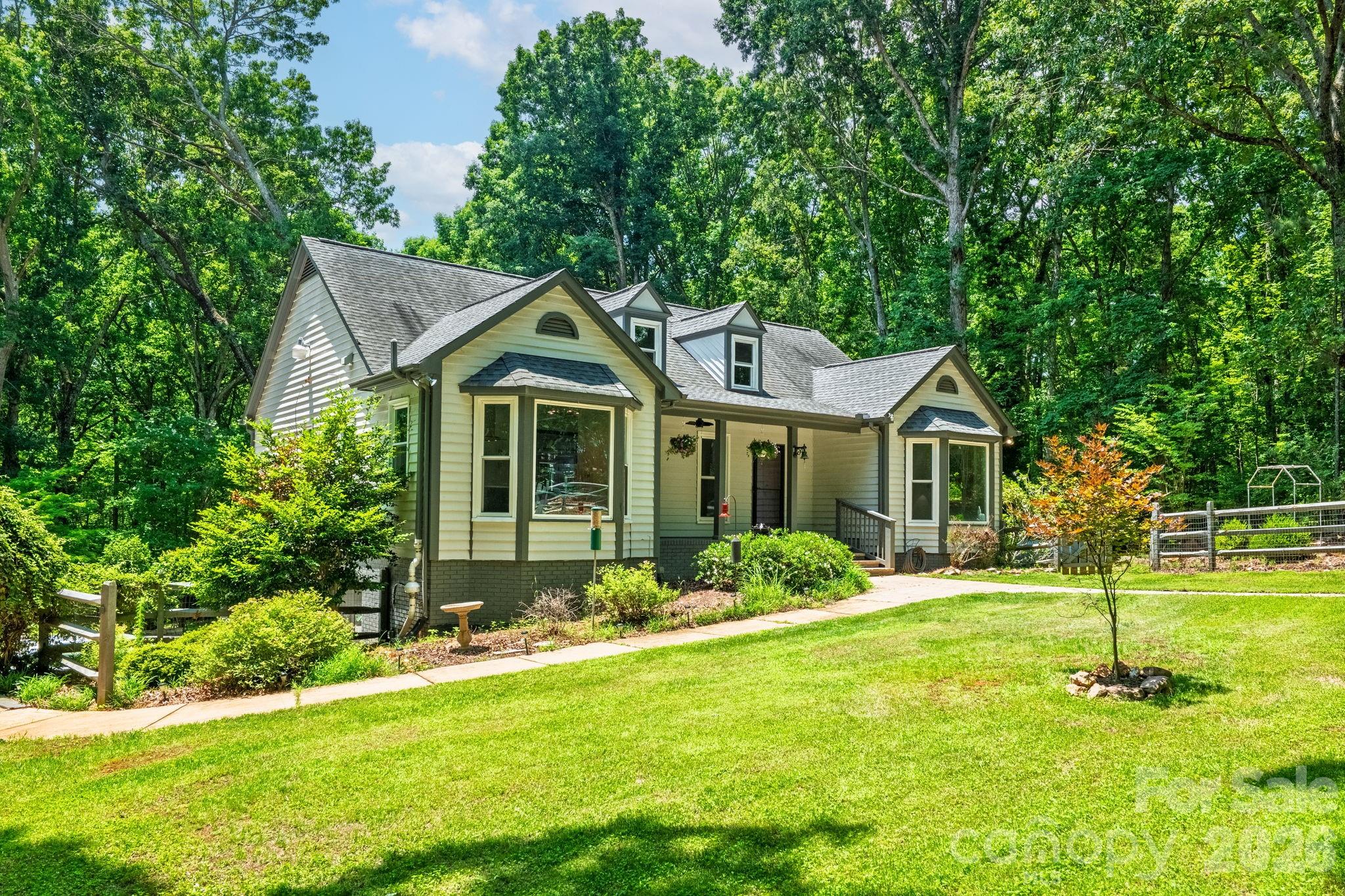 9131 N Pine Hill Lane — Charlotte