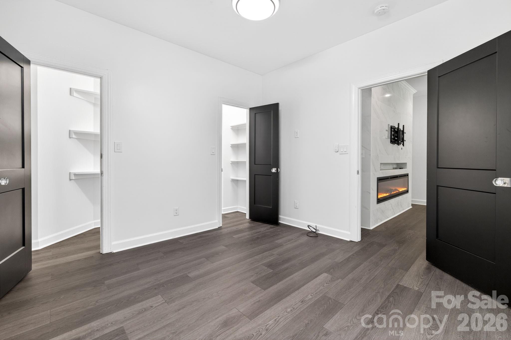 9131 N Pine Hill Lane — Charlotte