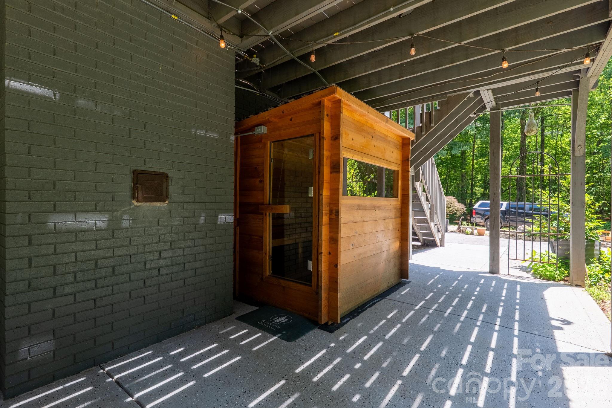 9131 N Pine Hill Lane — Charlotte