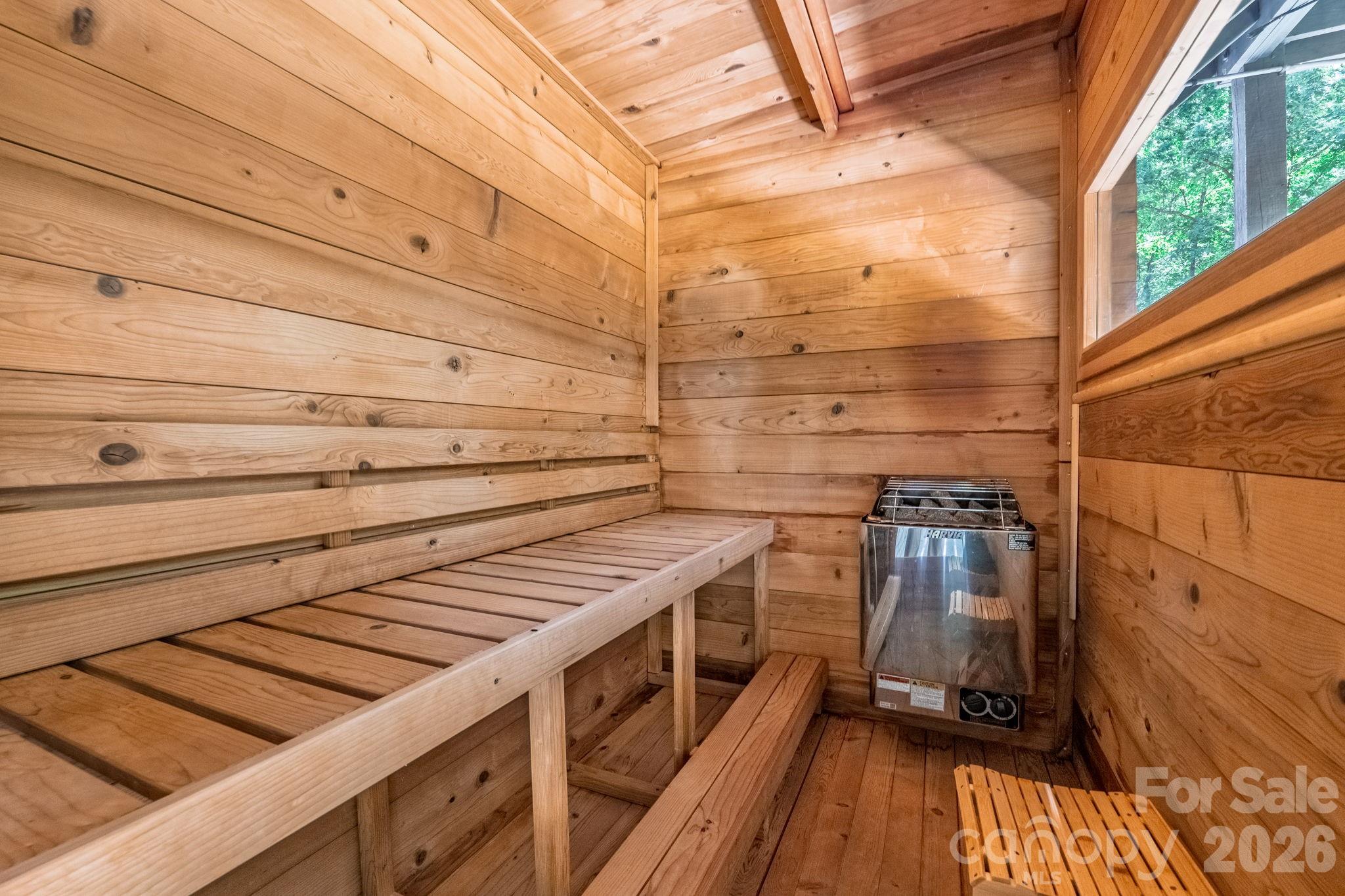 9131 N Pine Hill Lane — Charlotte