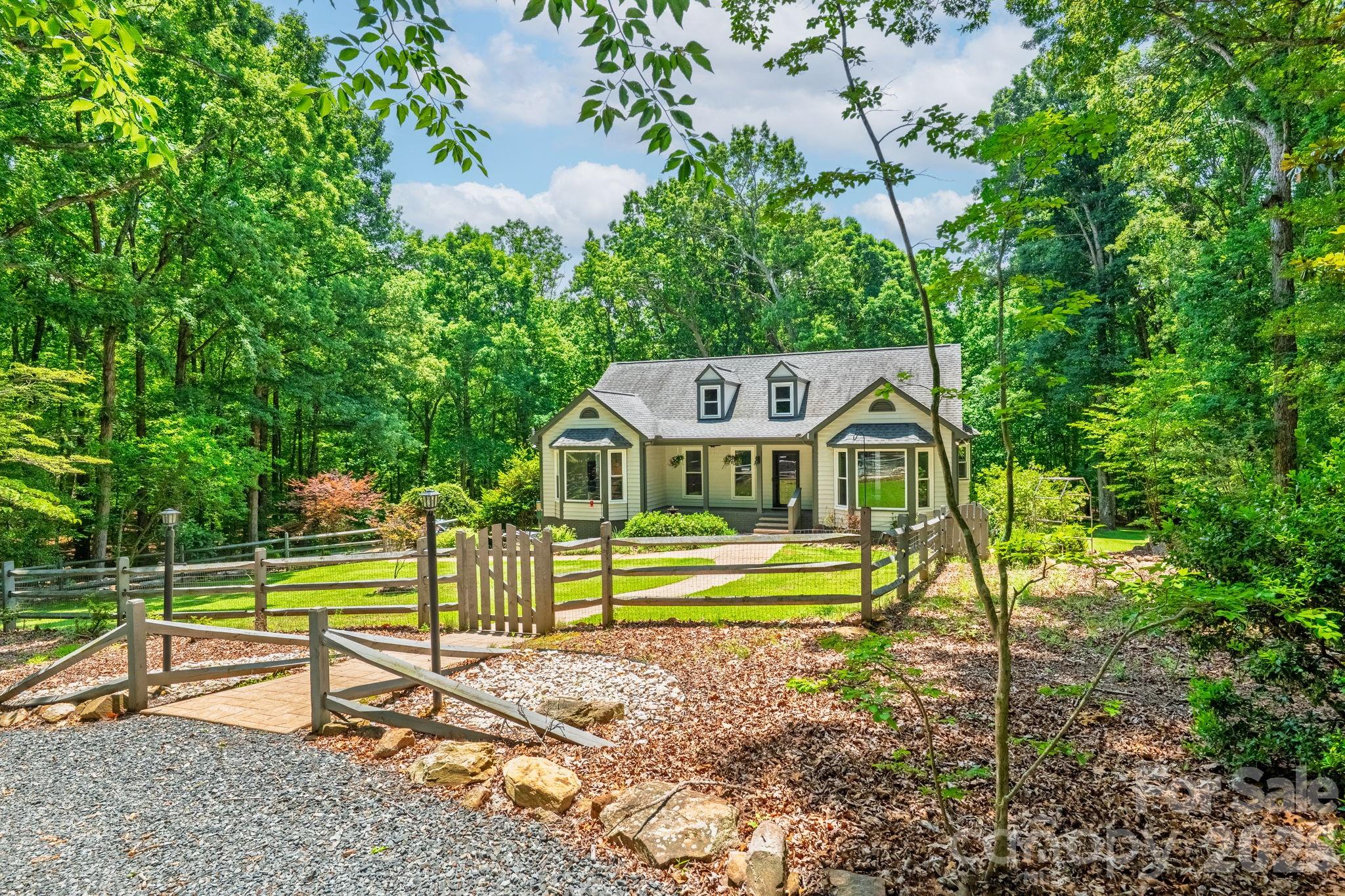 9131 N Pine Hill Lane — Charlotte