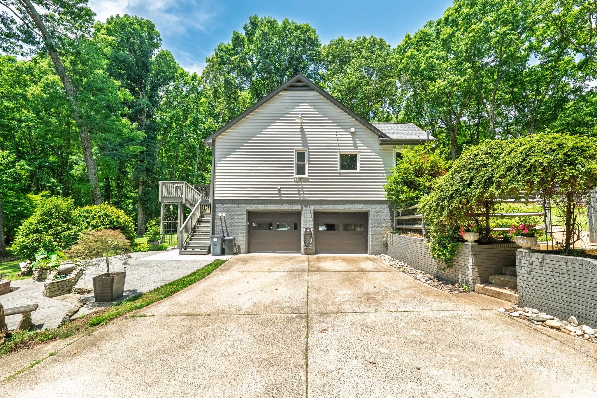 9131 N Pine Hill Lane — Charlotte