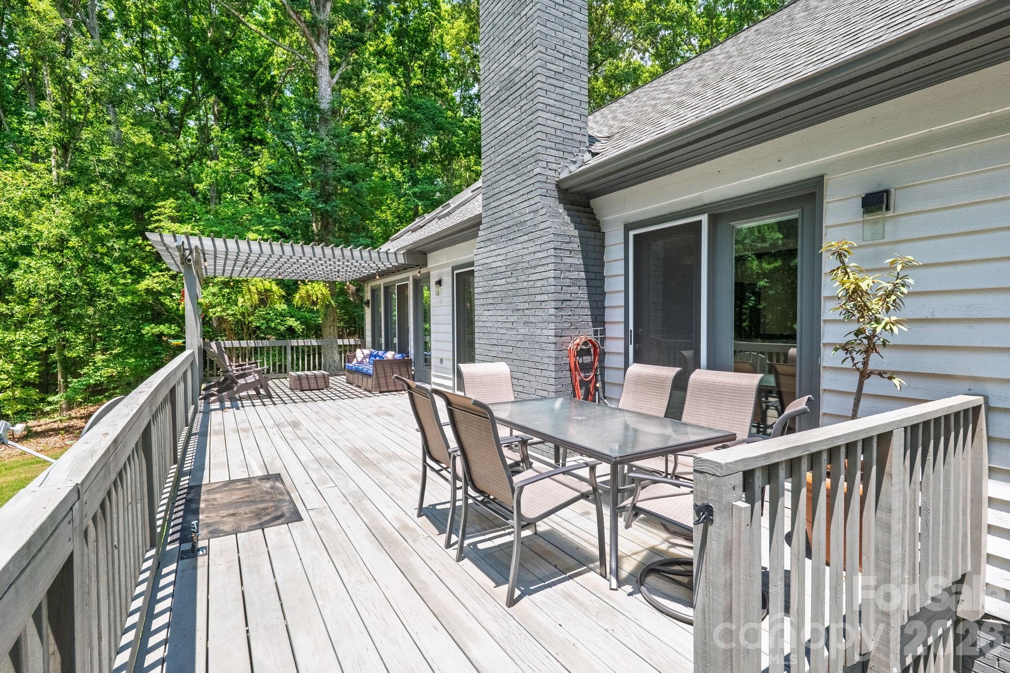 9131 N Pine Hill Lane — Charlotte