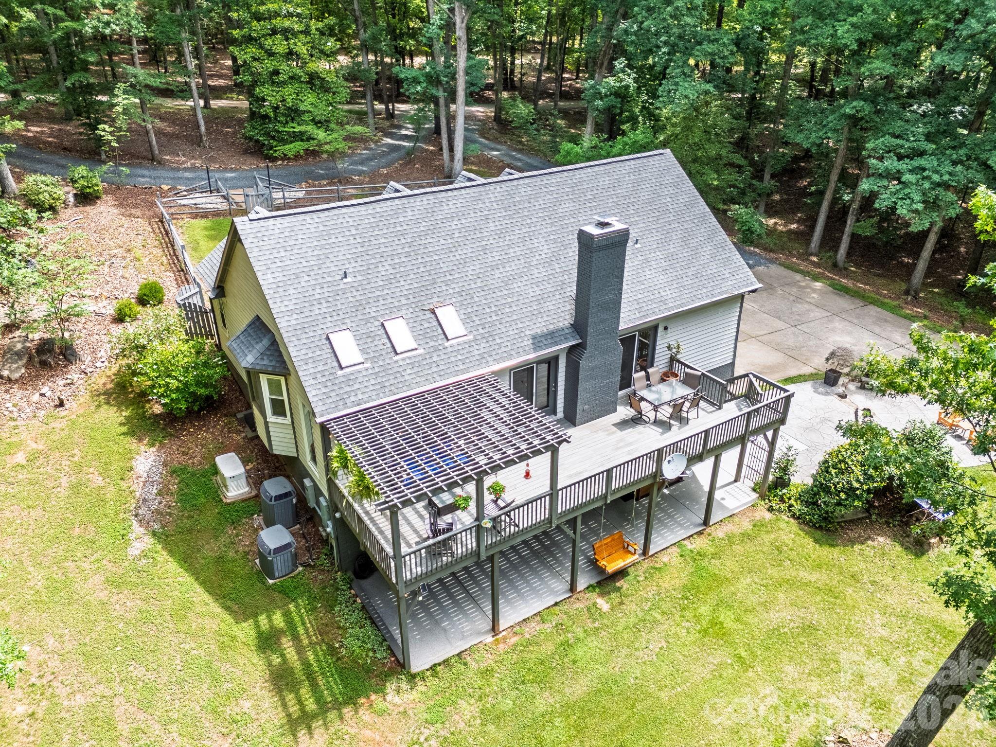 9131 N Pine Hill Lane — Charlotte
