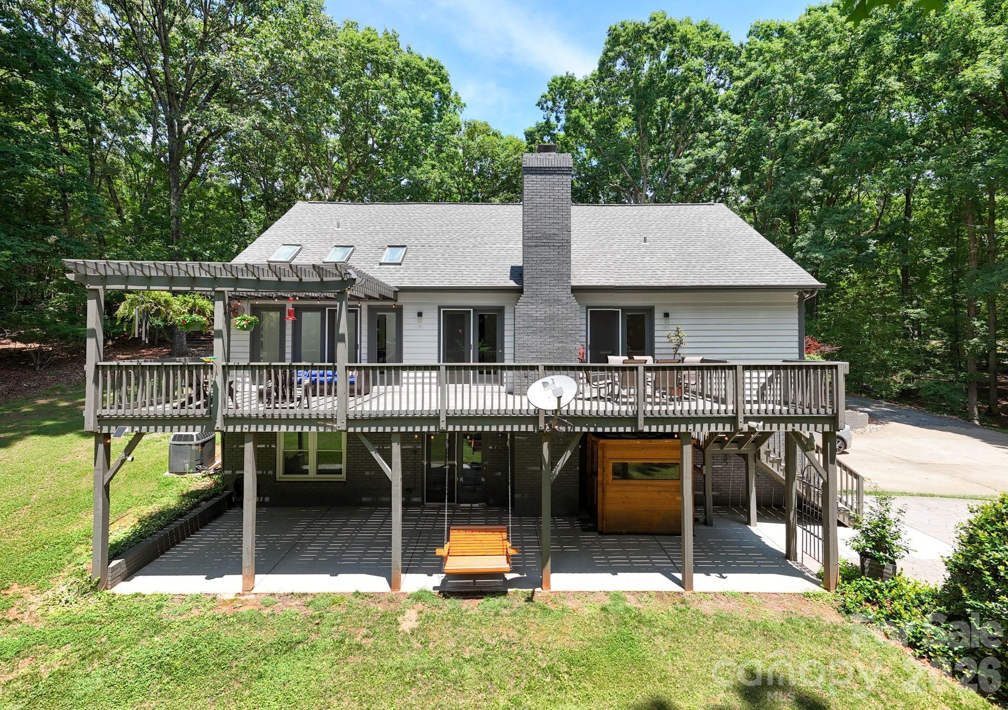 9131 N Pine Hill Lane — Charlotte