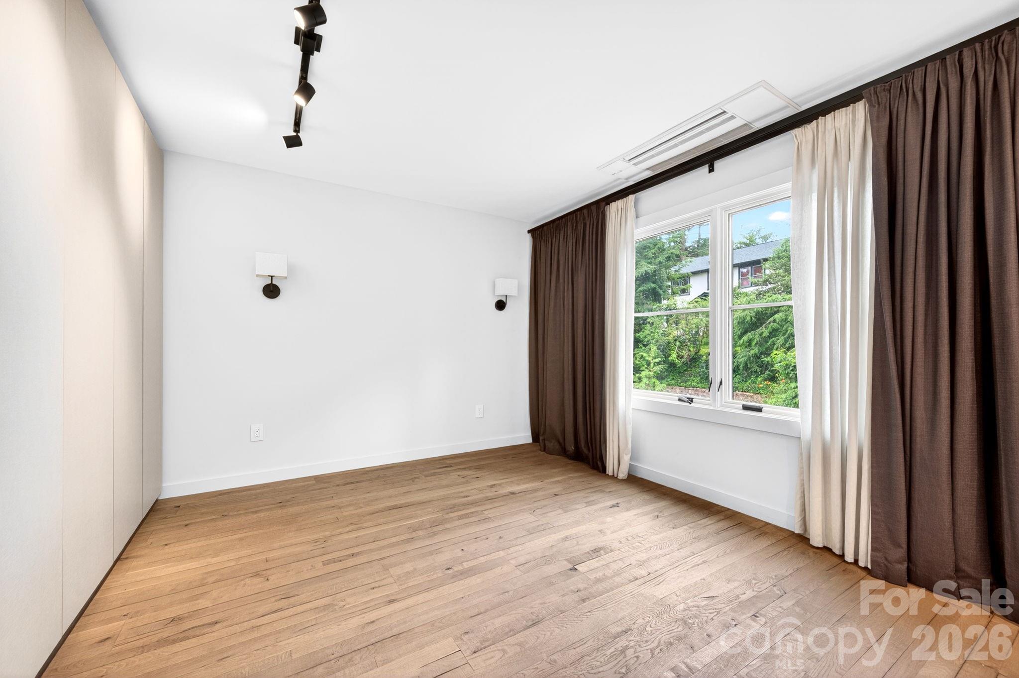 48 Woodvale Avenue — Asheville