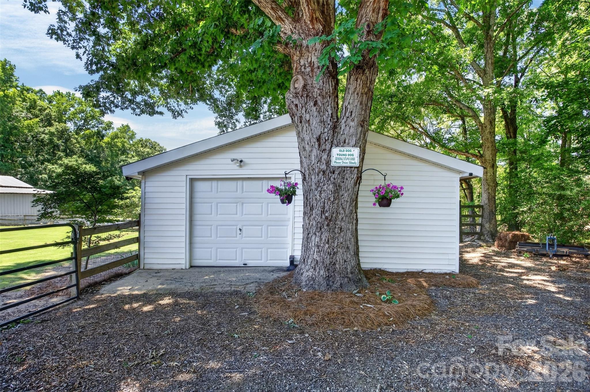 1609 Hall Road — Chester