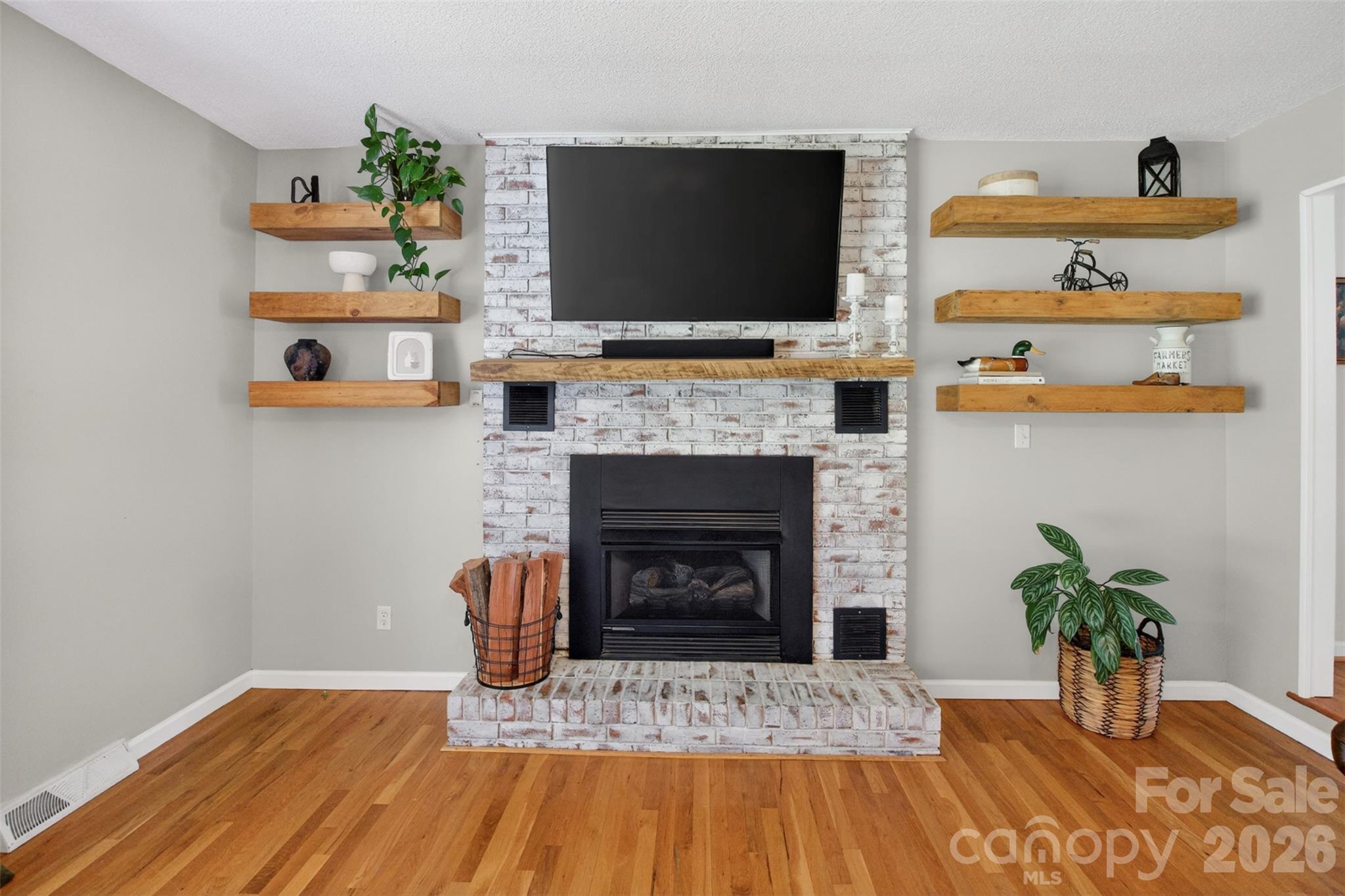 1609 Hall Road — Chester