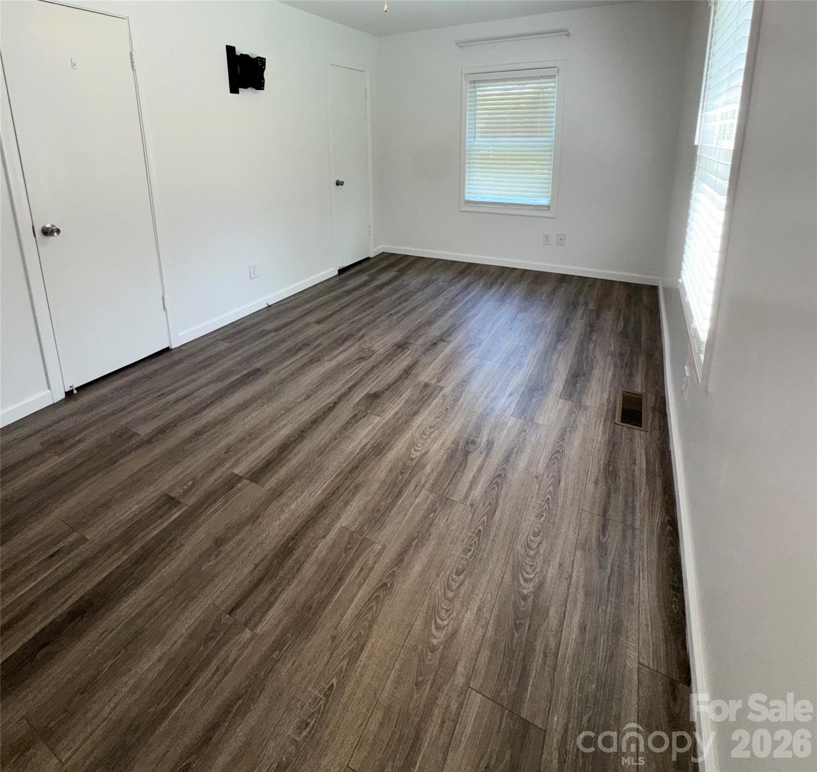 84 E Hunt Drive — Nebo