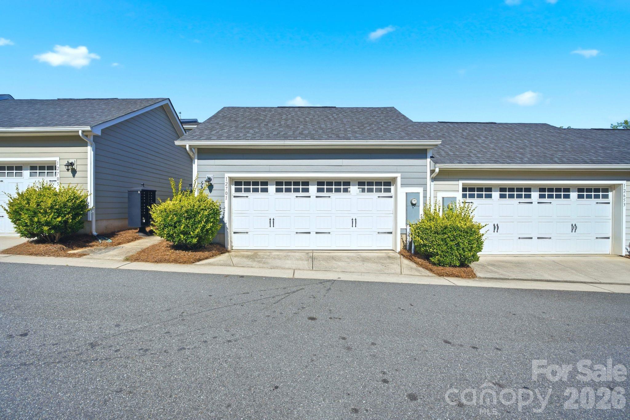 12701 Glowing Peak Road — Huntersville