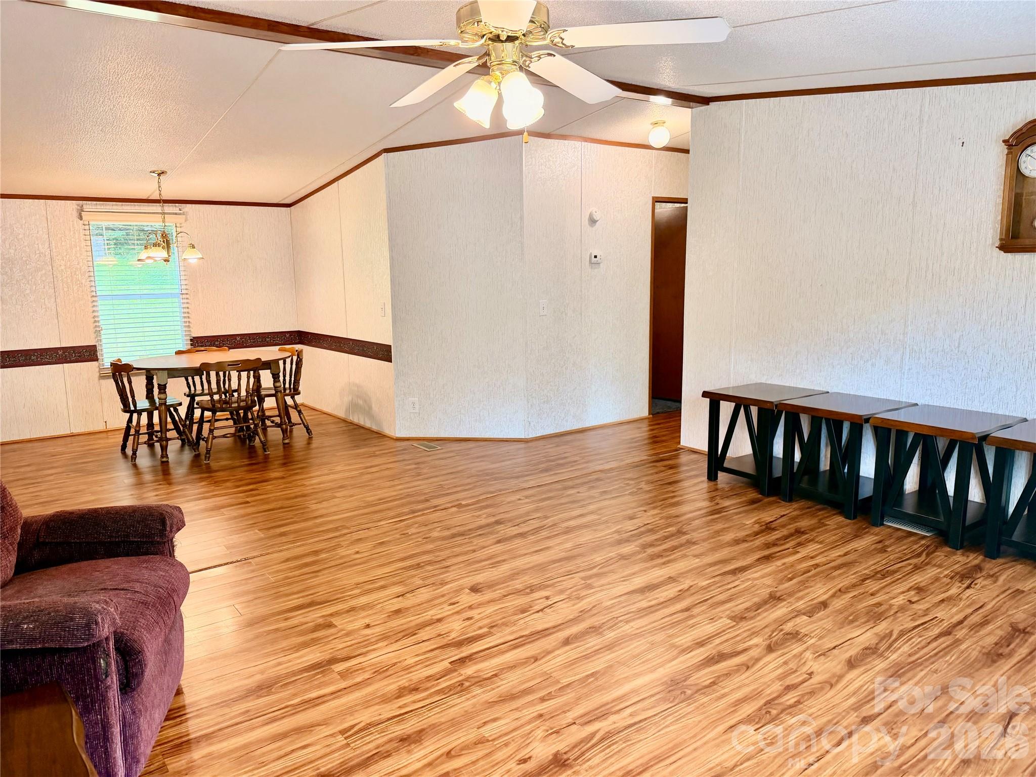 5493 Harris Farm Road — Hickory