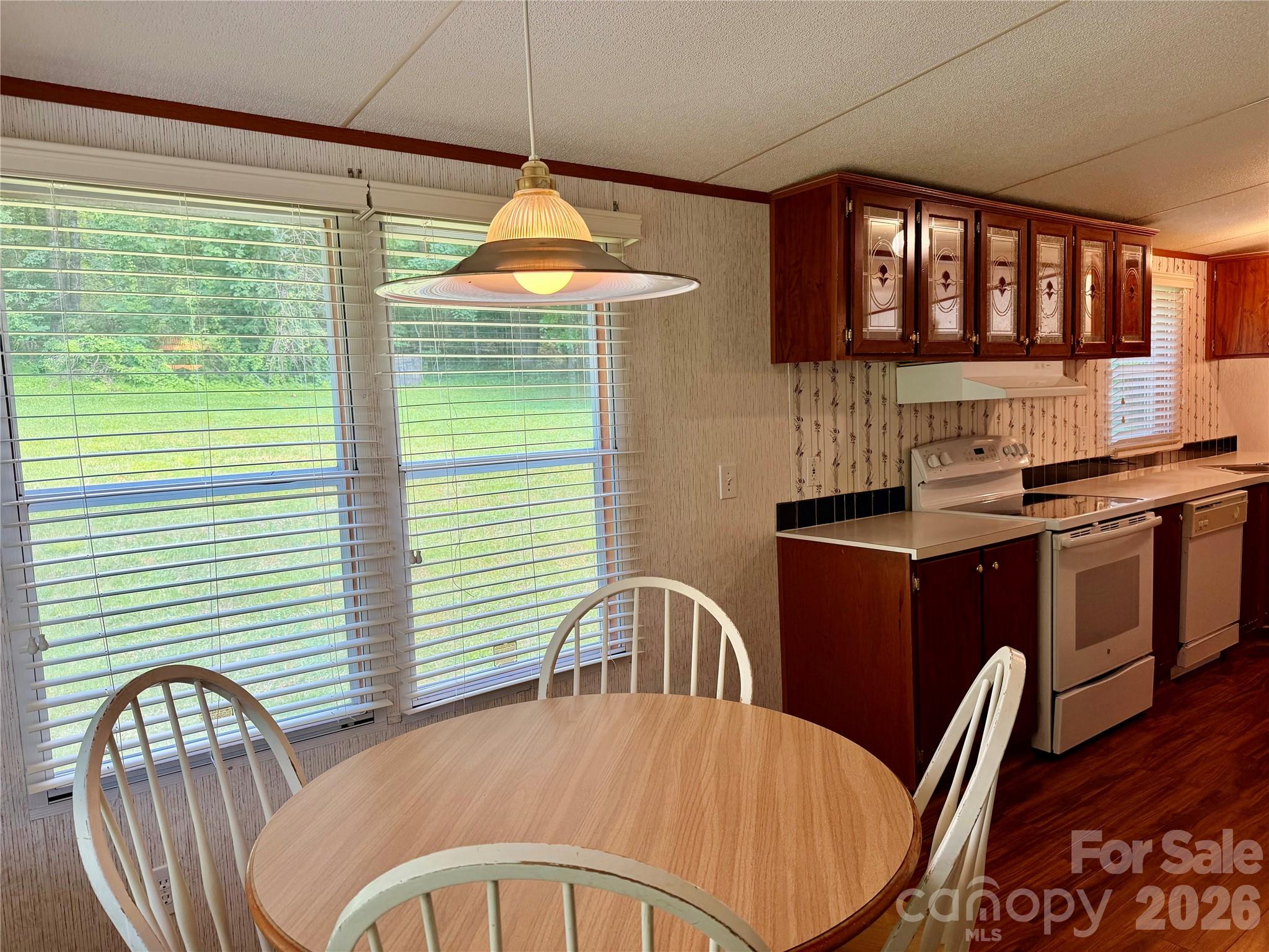 5493 Harris Farm Road — Hickory