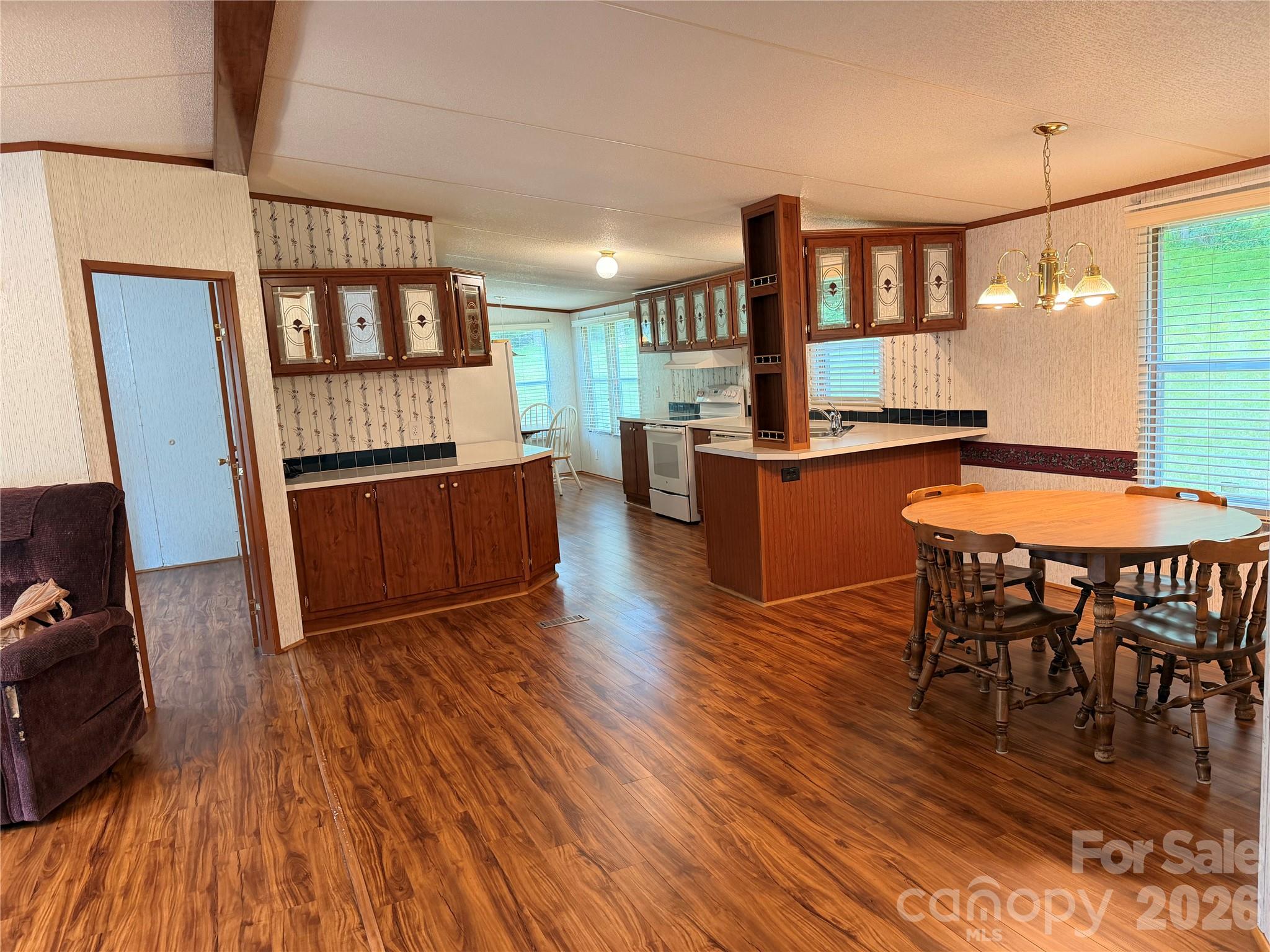5493 Harris Farm Road — Hickory