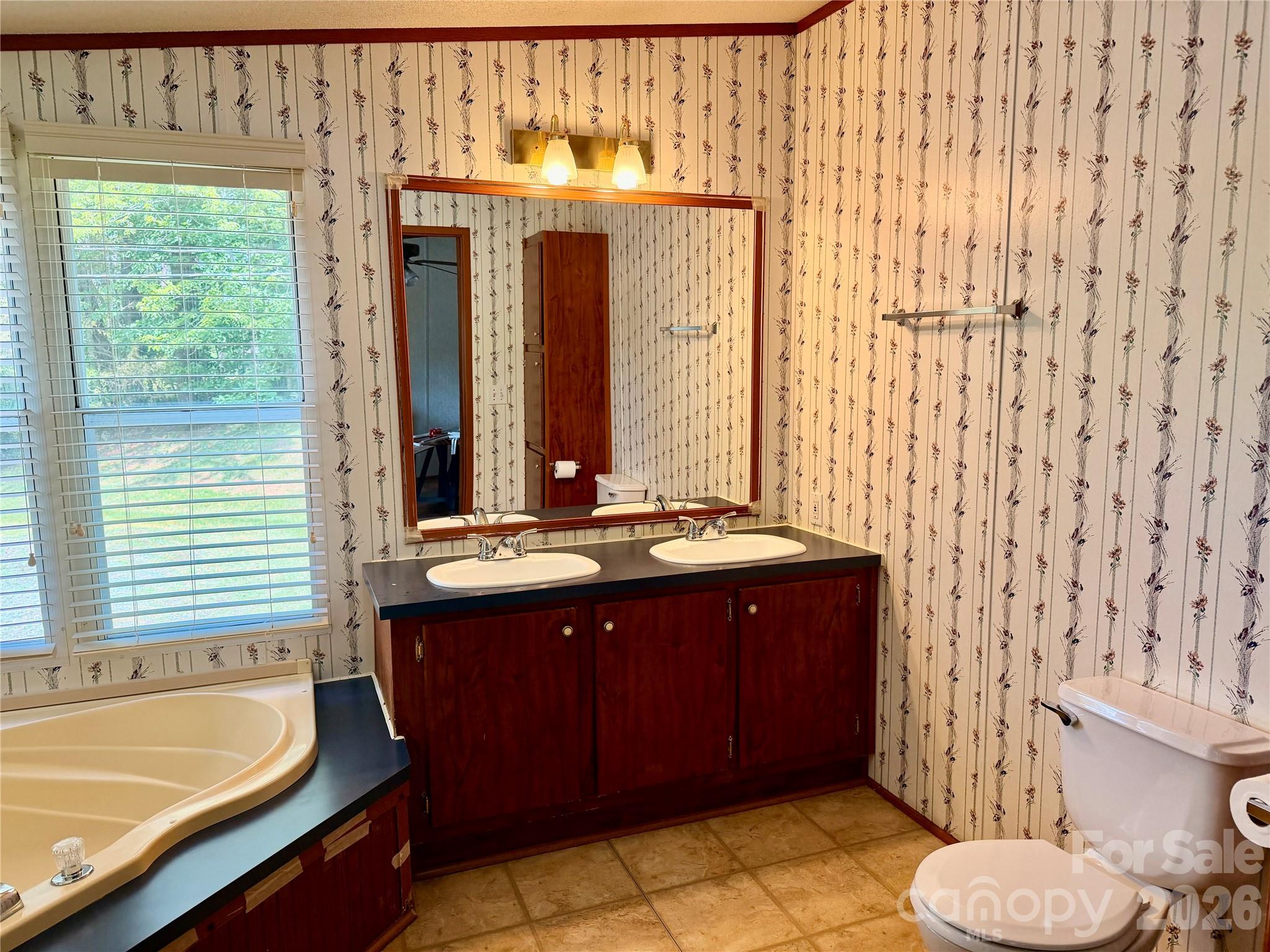 5493 Harris Farm Road — Hickory