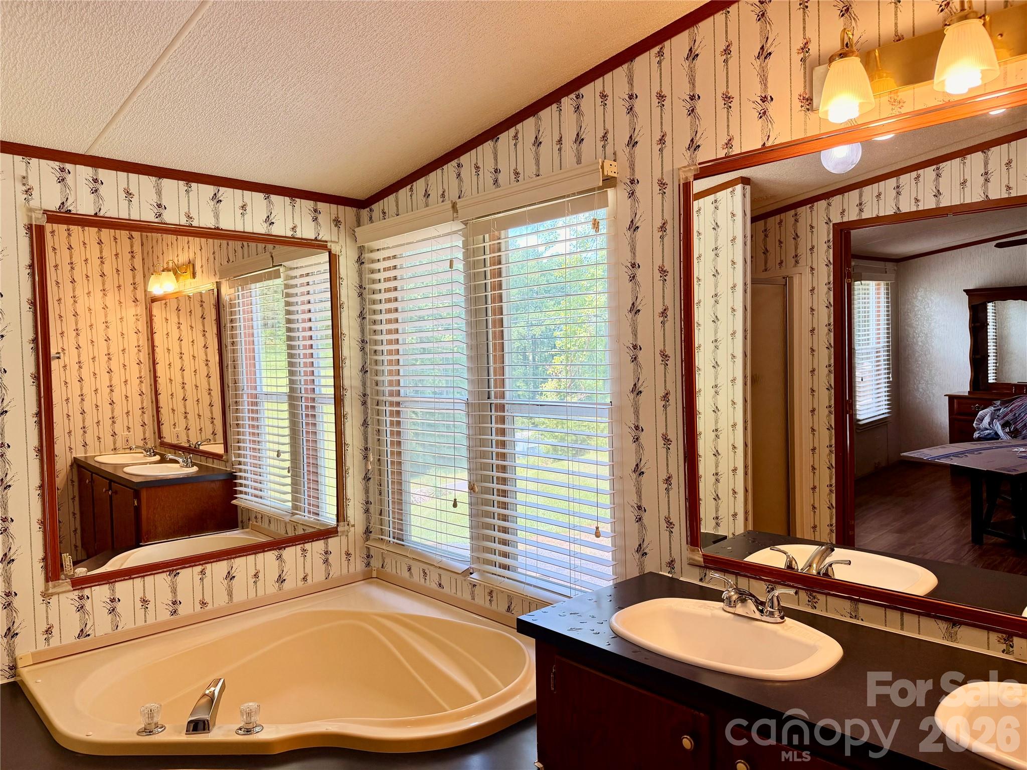 5493 Harris Farm Road — Hickory