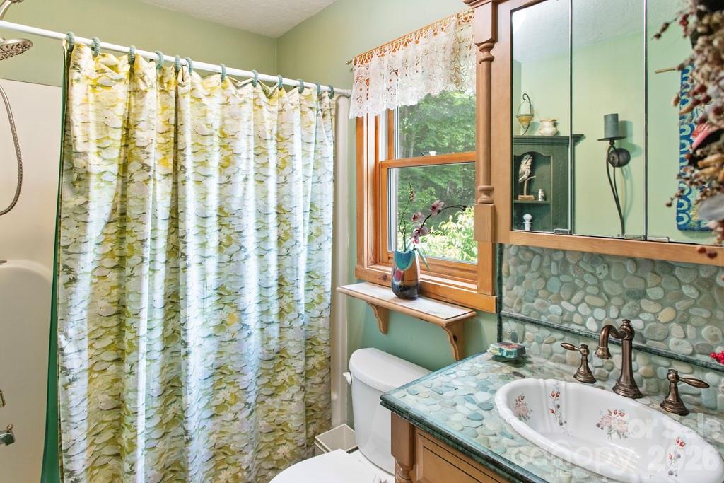 31 Valley Cove Place — Waynesville