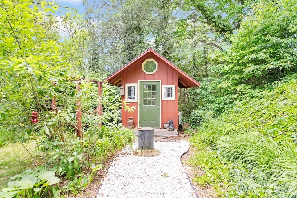 31 Valley Cove Place — Waynesville