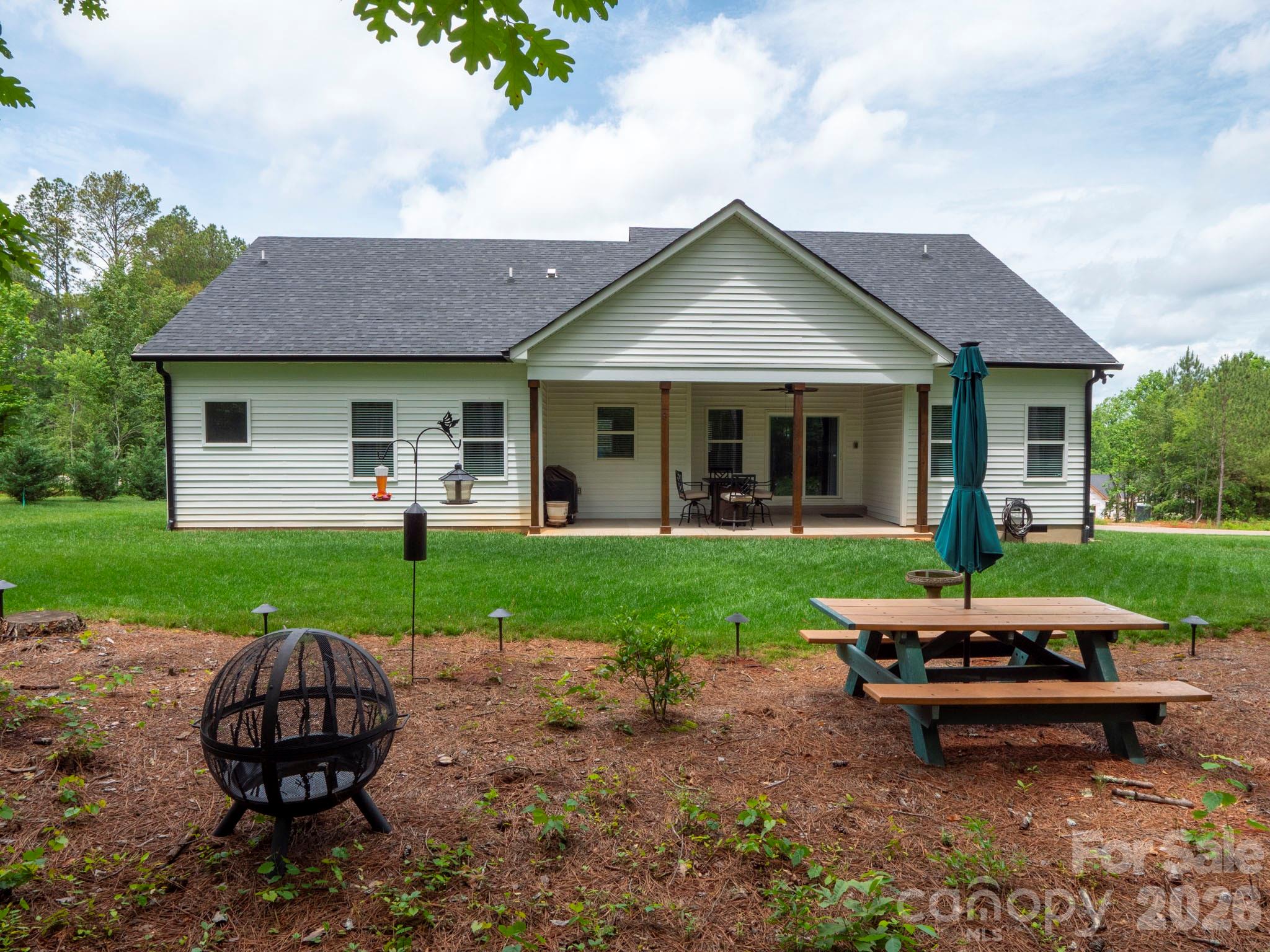7051 Sparrow Lane — Vale