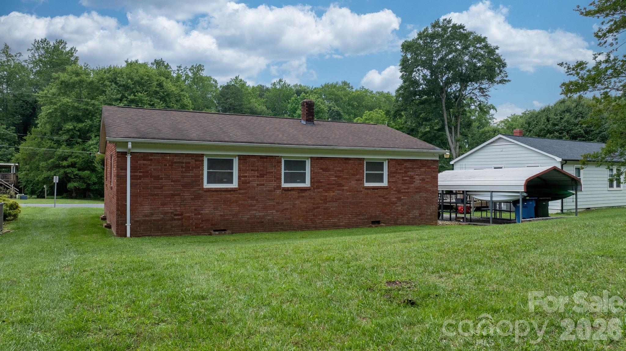 1423 16th Avenue NE — Hickory