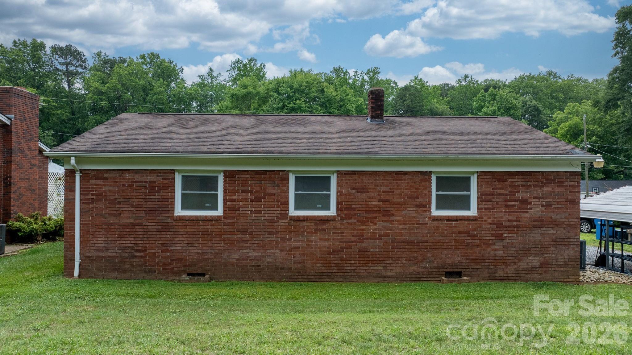 1423 16th Avenue NE — Hickory