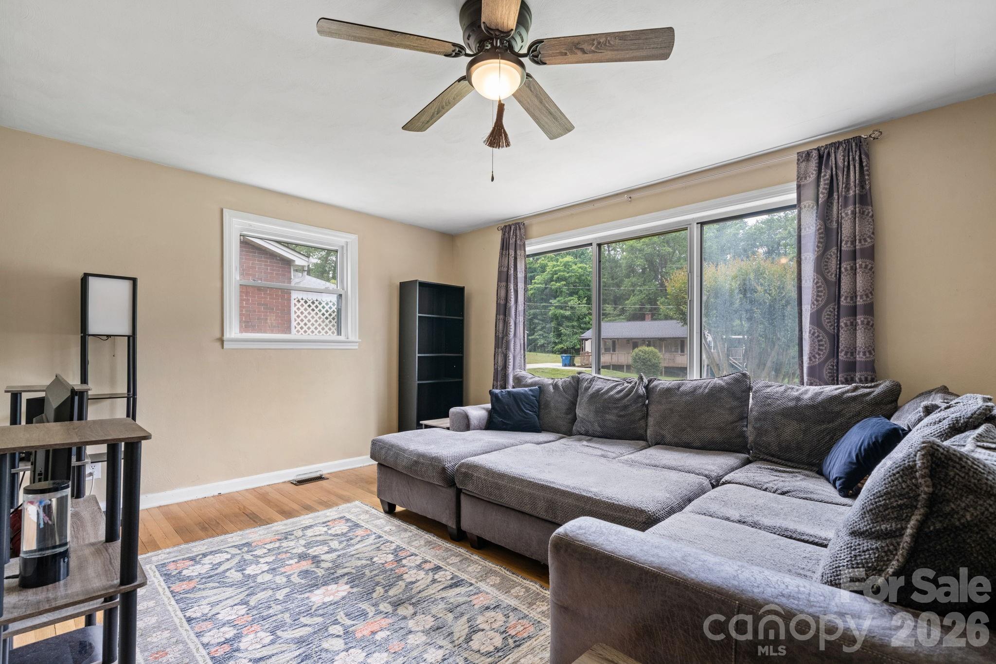 1423 16th Avenue NE — Hickory