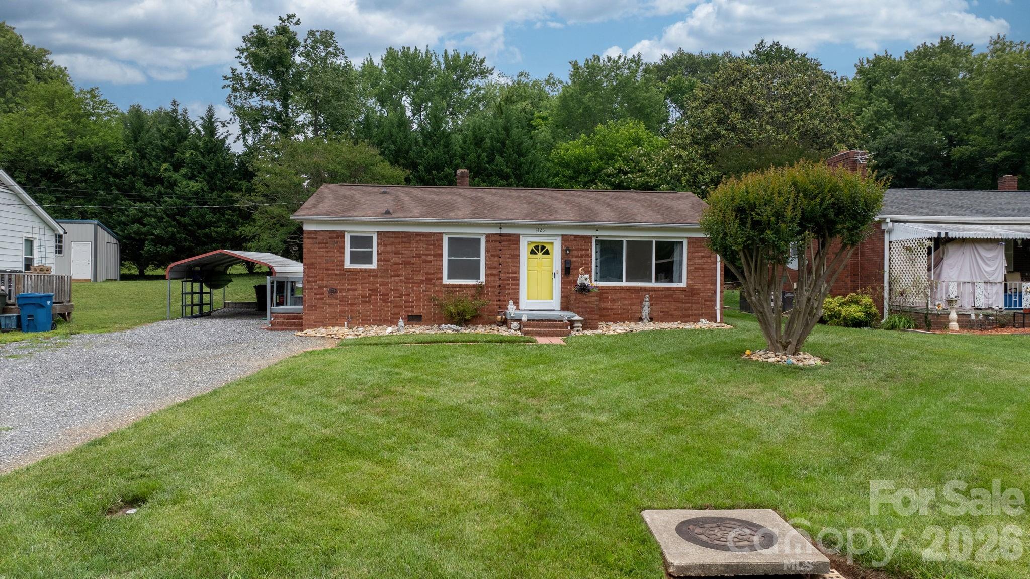 1423 16th Avenue NE — Hickory