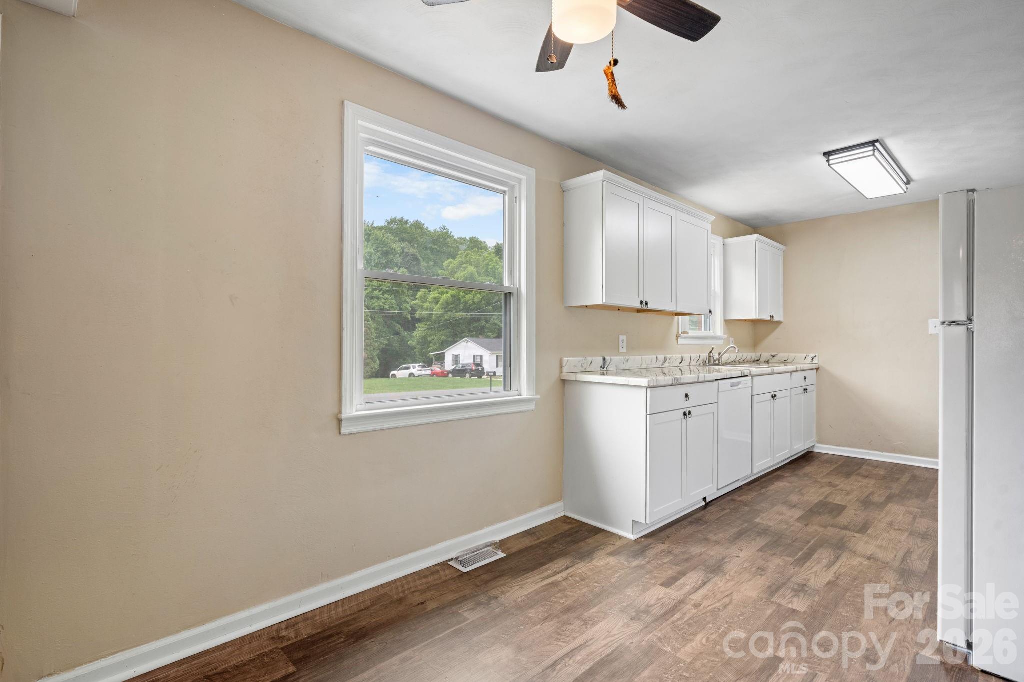 1423 16th Avenue NE — Hickory