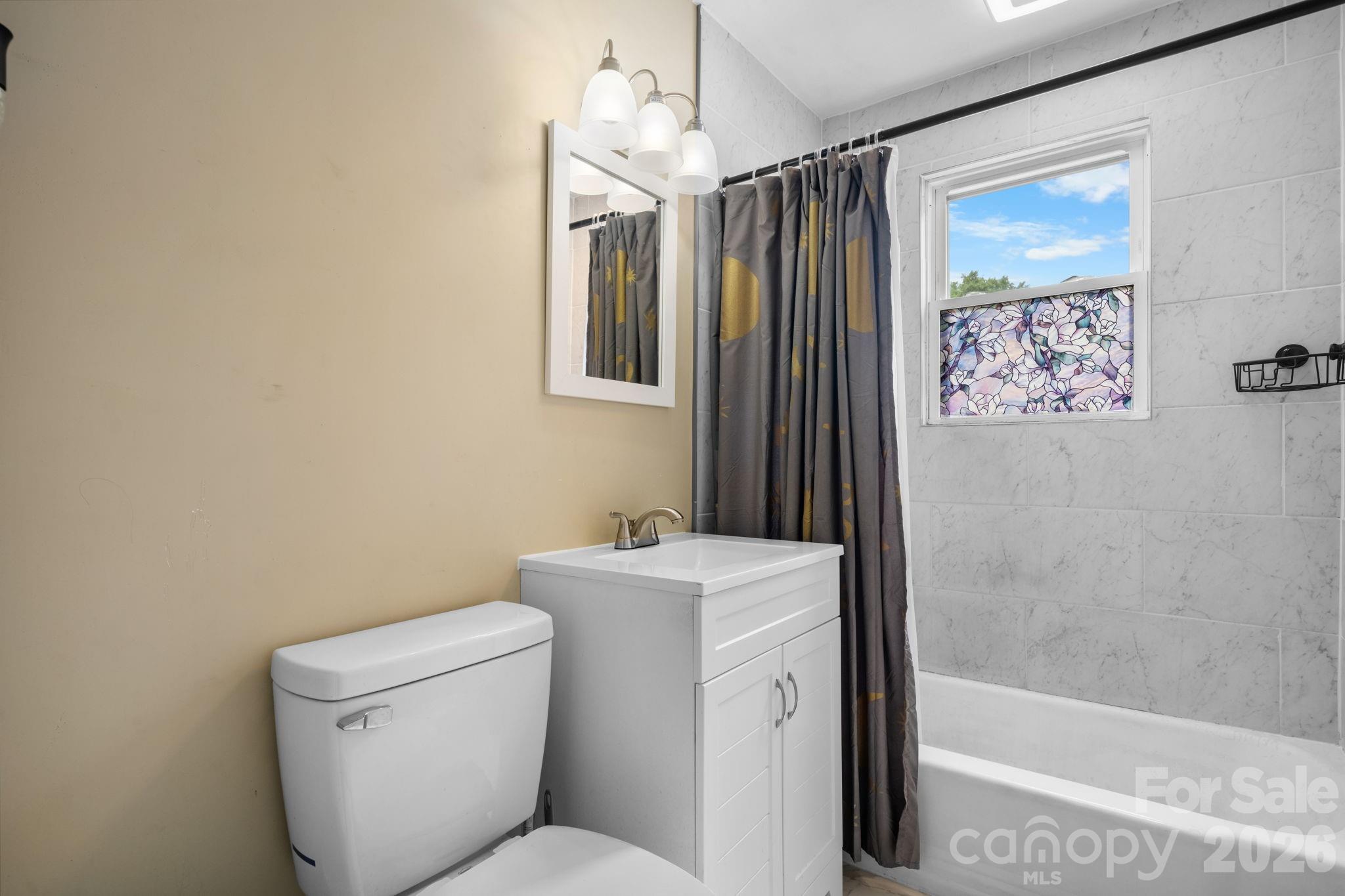 1423 16th Avenue NE — Hickory