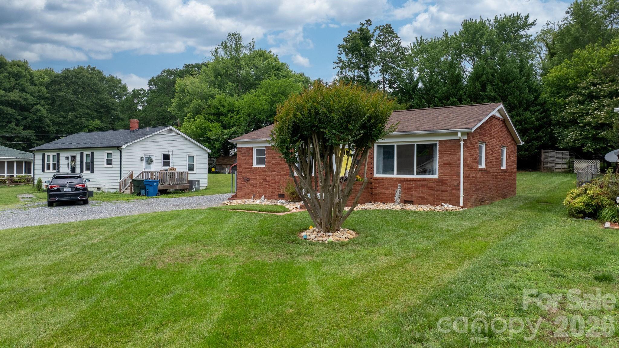 1423 16th Avenue NE — Hickory