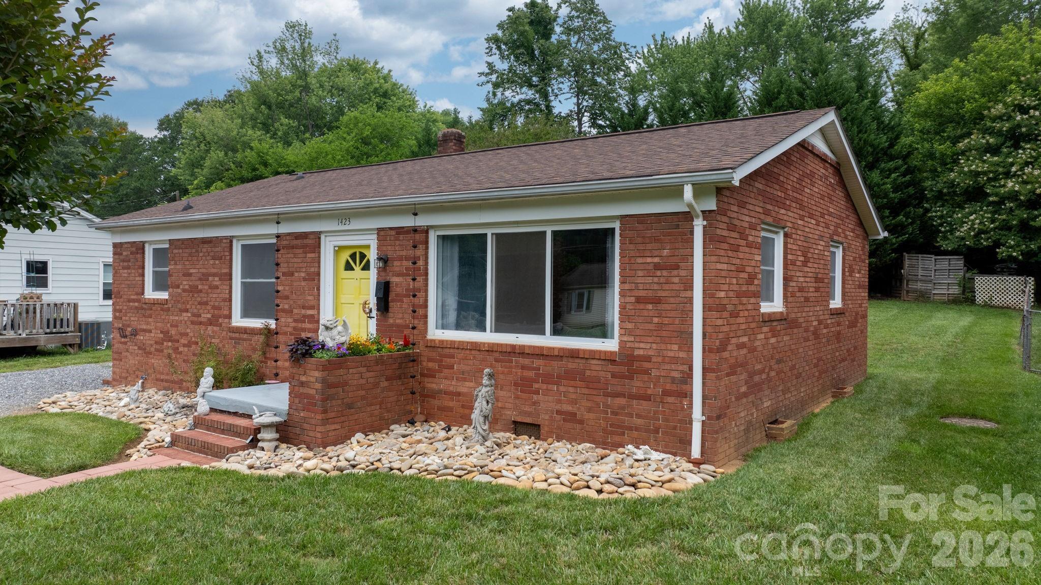 1423 16th Avenue NE — Hickory