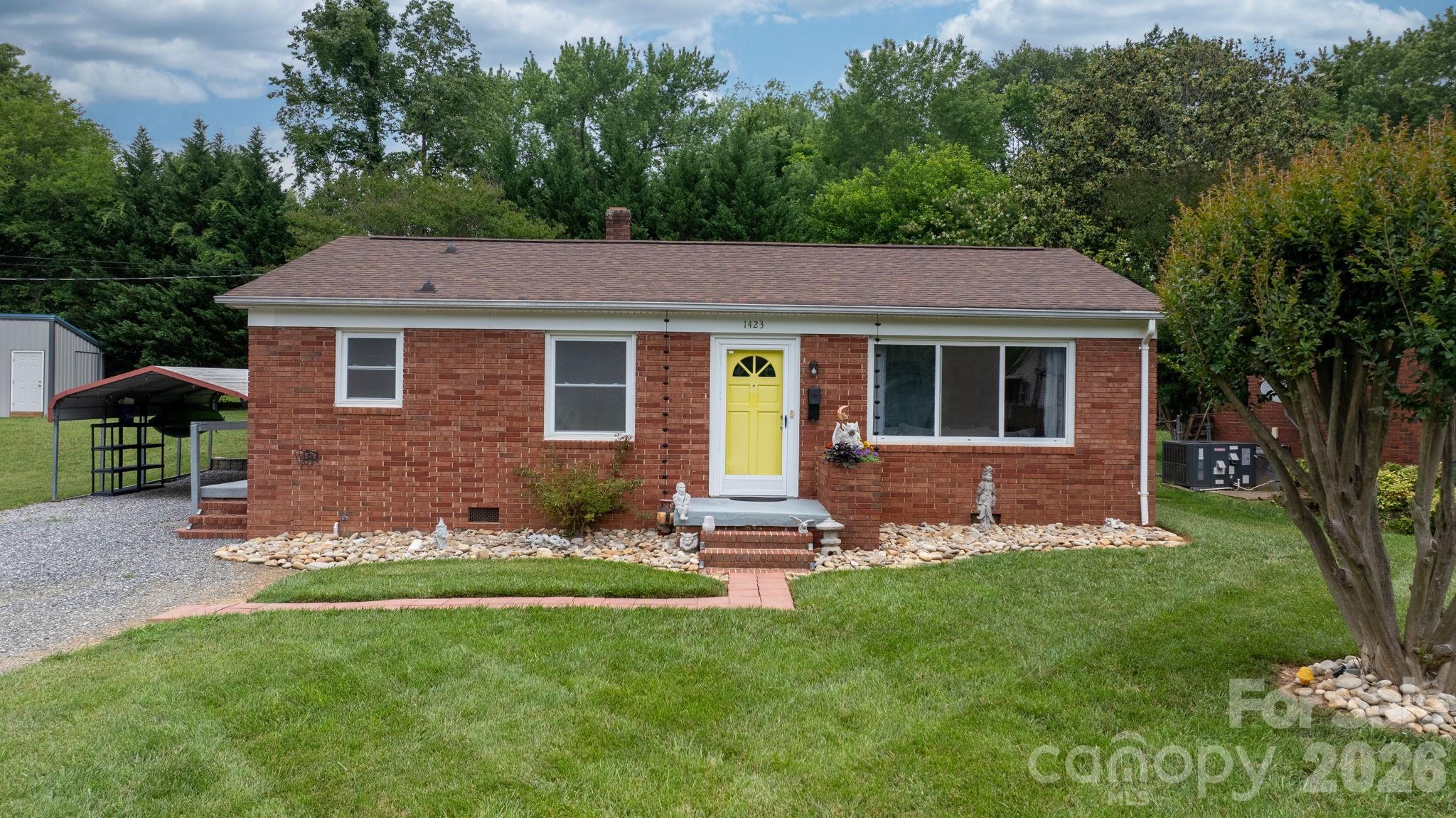 1423 16th Avenue NE — Hickory